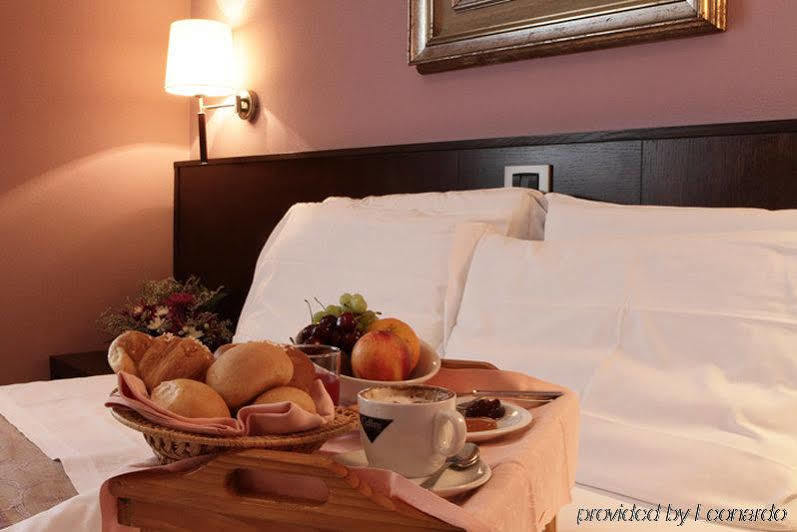 Hotel City Piacenza Kültér fotó
