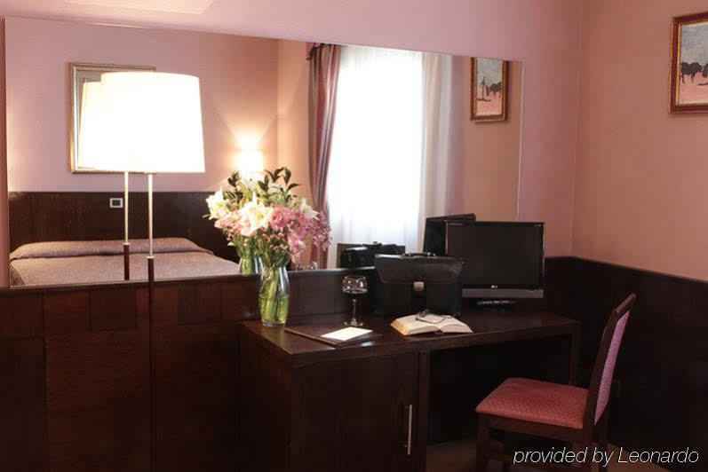 Hotel City Piacenza Kültér fotó