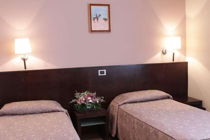 Hotel City Piacenza Szoba fotó
